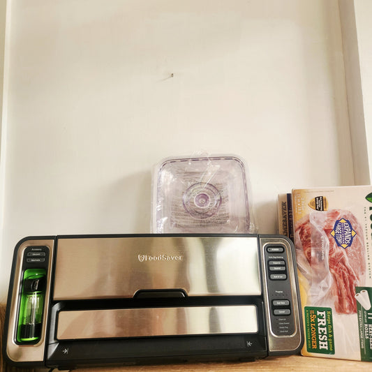 Food Saver Vacuum Sealer Machine with Refills LIKE NEW