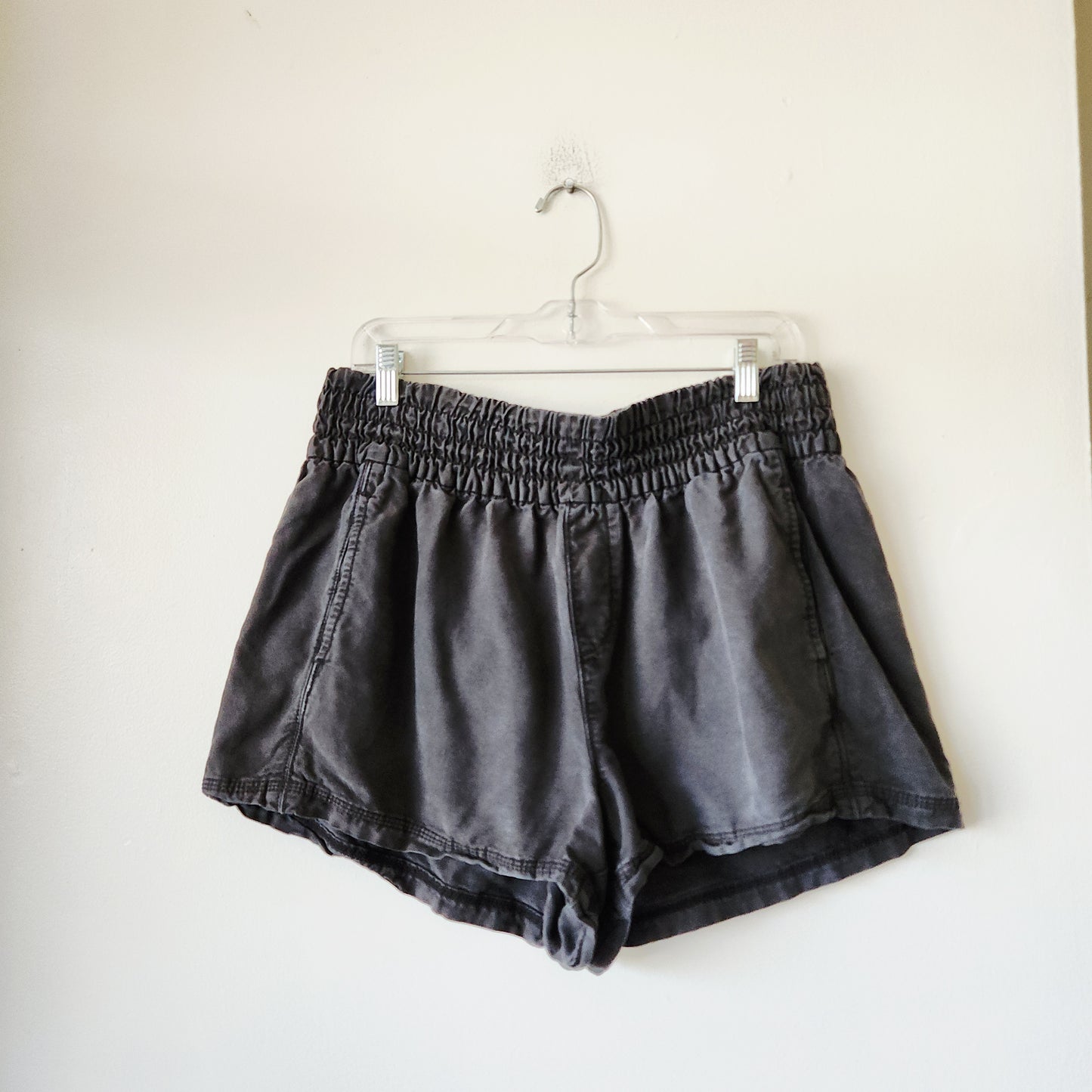 Aerie Smocked Waistband Pull On Shorts - L