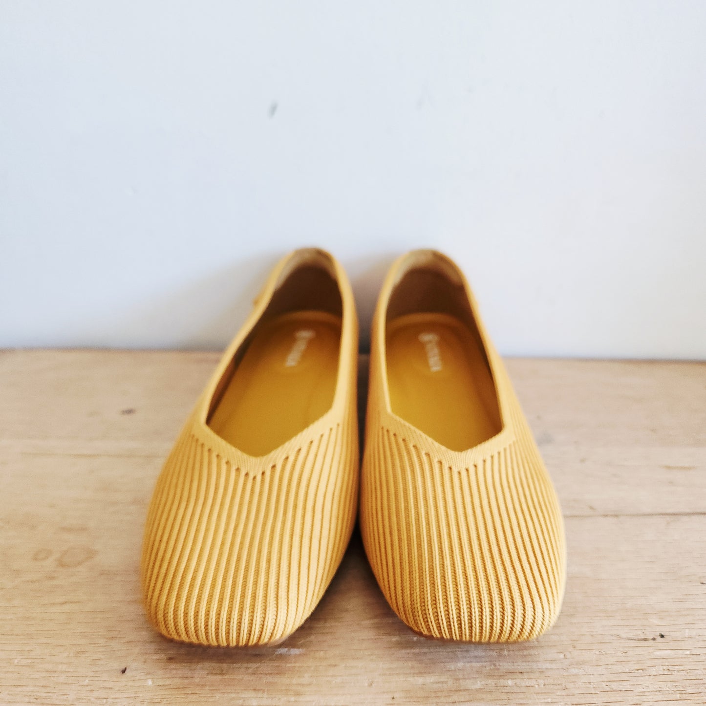 Vivaia Goldenrod Flats - size 38