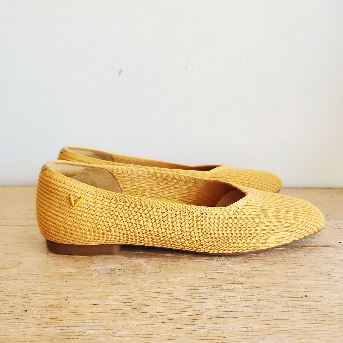 Vivaia Goldenrod Flats - size 38