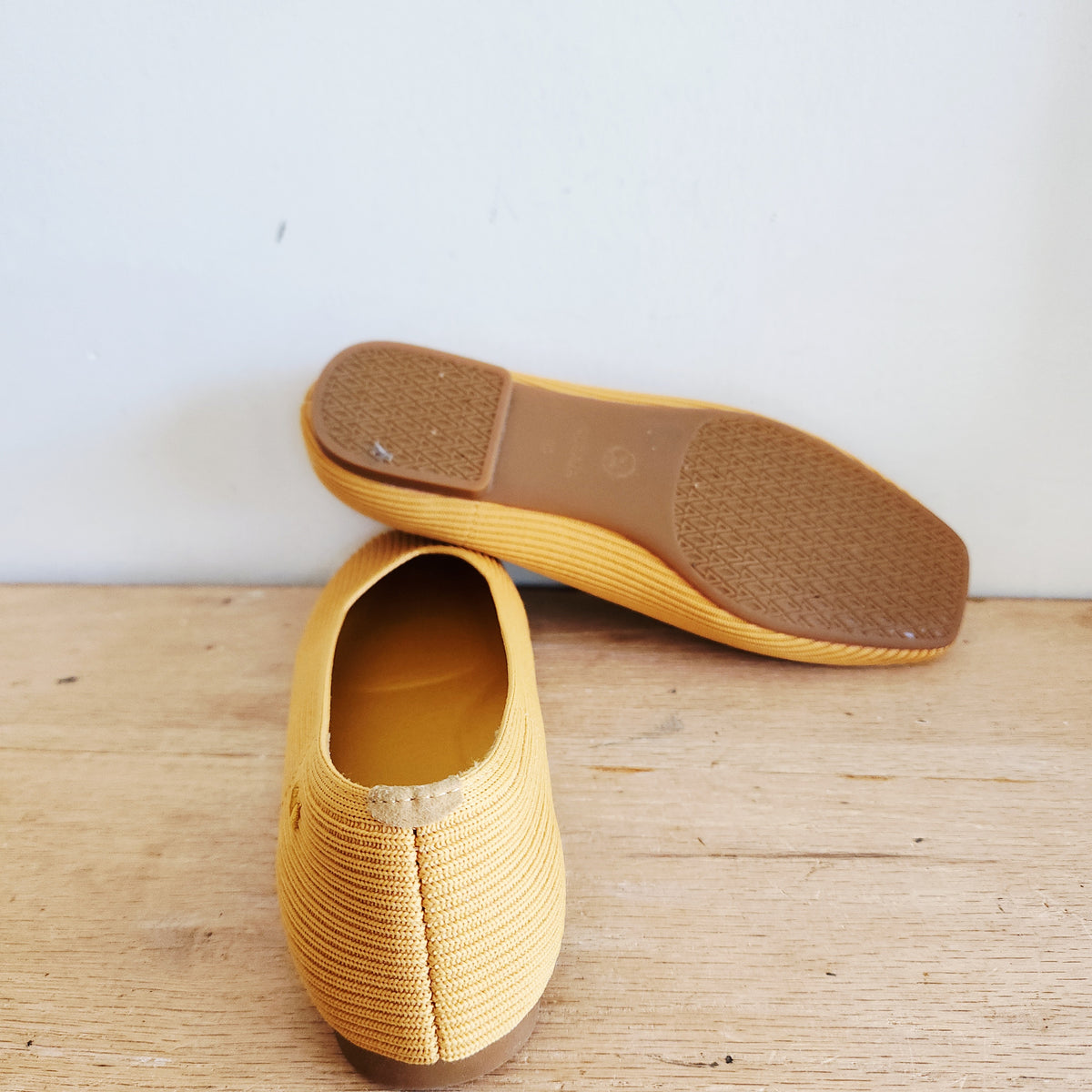 Vivaia Goldenrod Flats - size 38