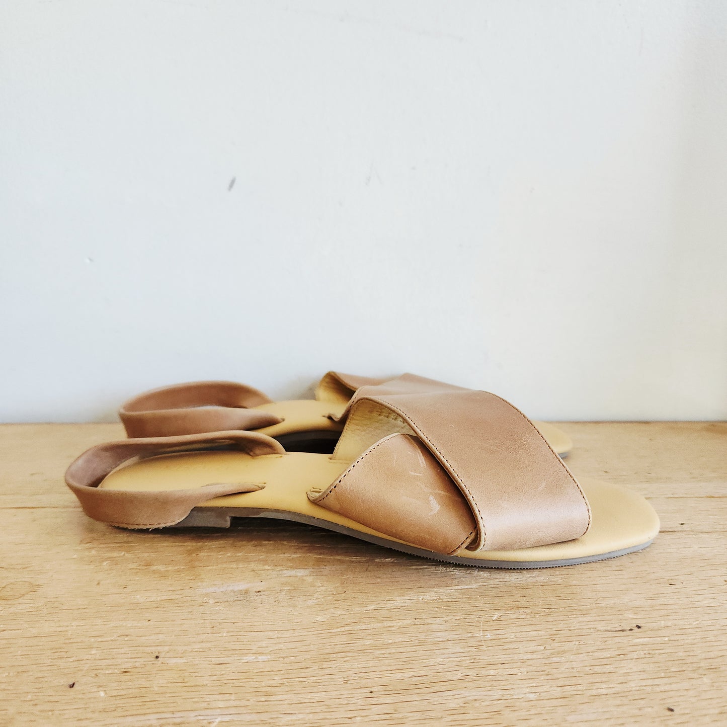 Nisolo Leather Criss Cross Flats - size 8.5