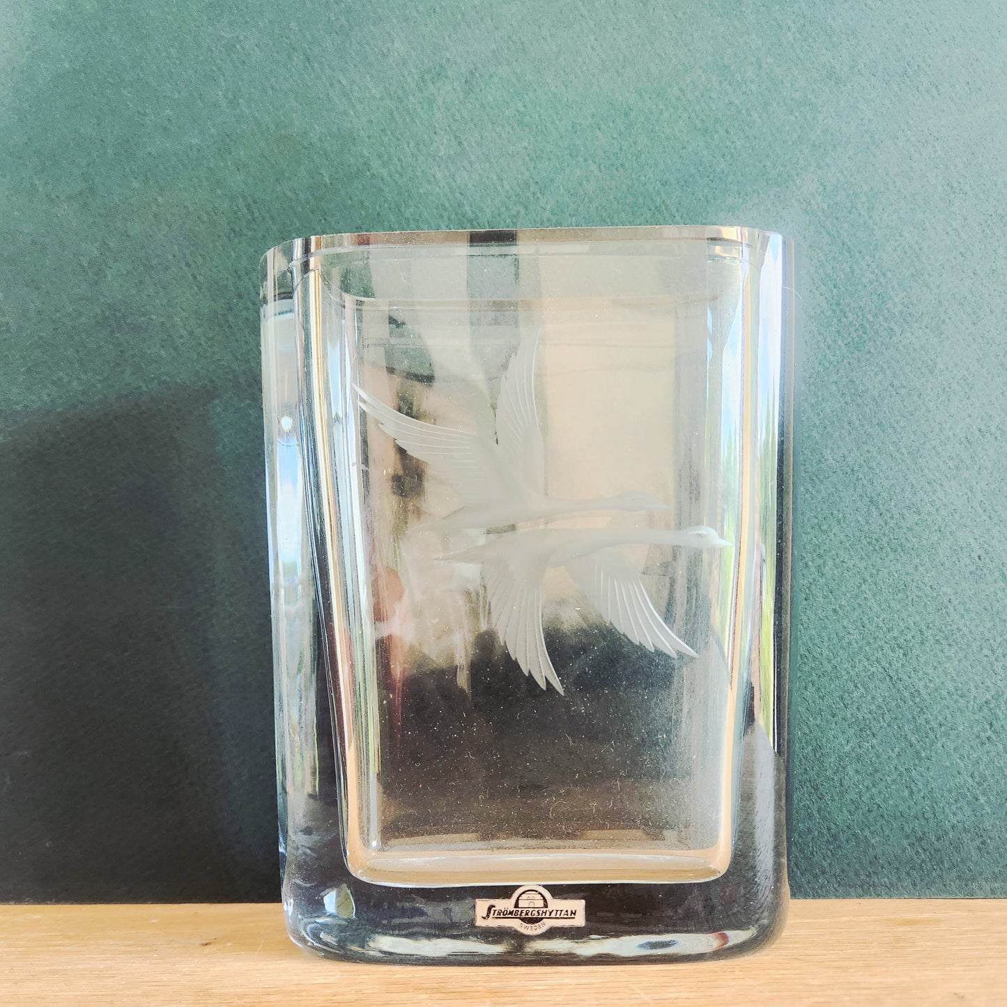 Sweden Strombergshyttan Crystal Flying Geeses Etched Vase