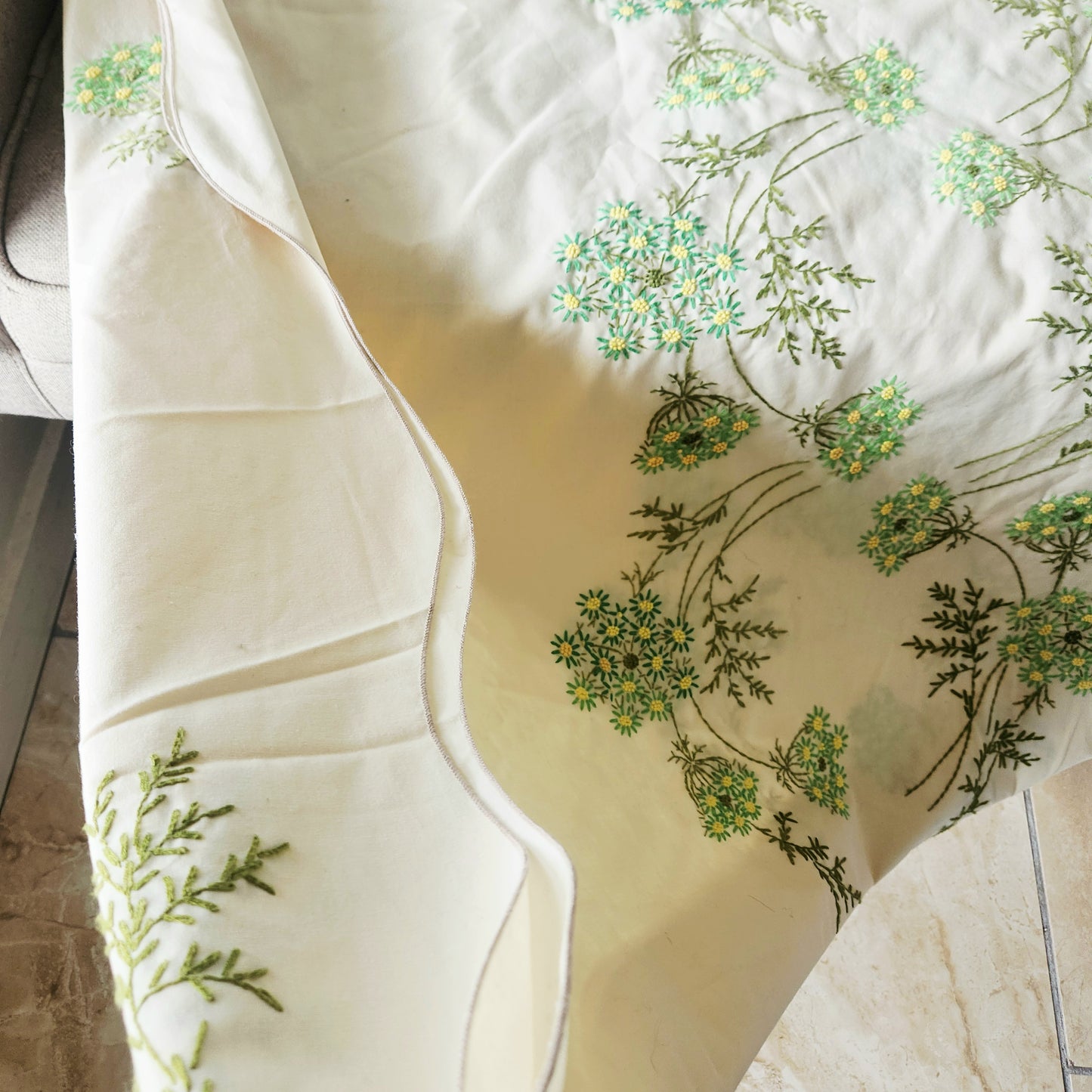 Vintage Queen Anne's Lace Embroidered Tablecloth 58" x 80"