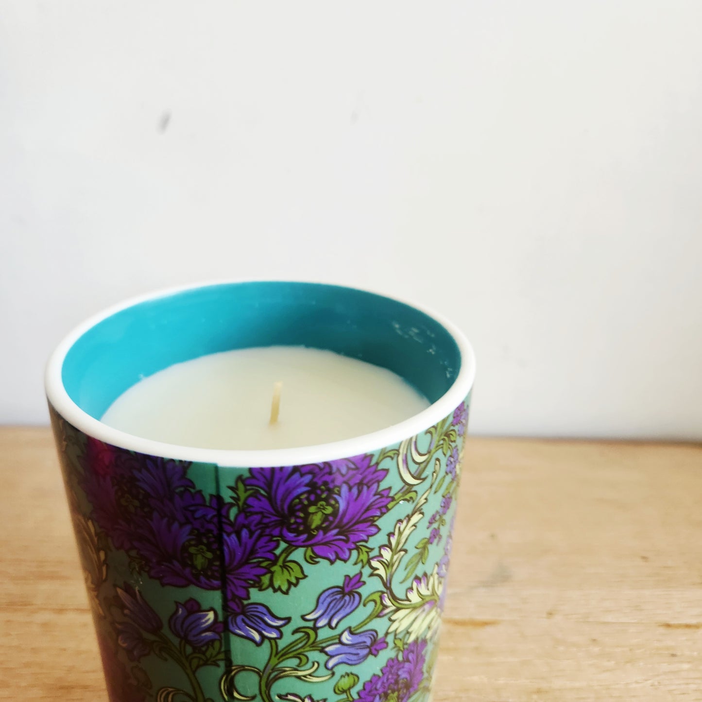 Anthropologie Theodora Night Gardenia Floral Fruity Ceramic Jar Candle 70 Hours Soy Wax