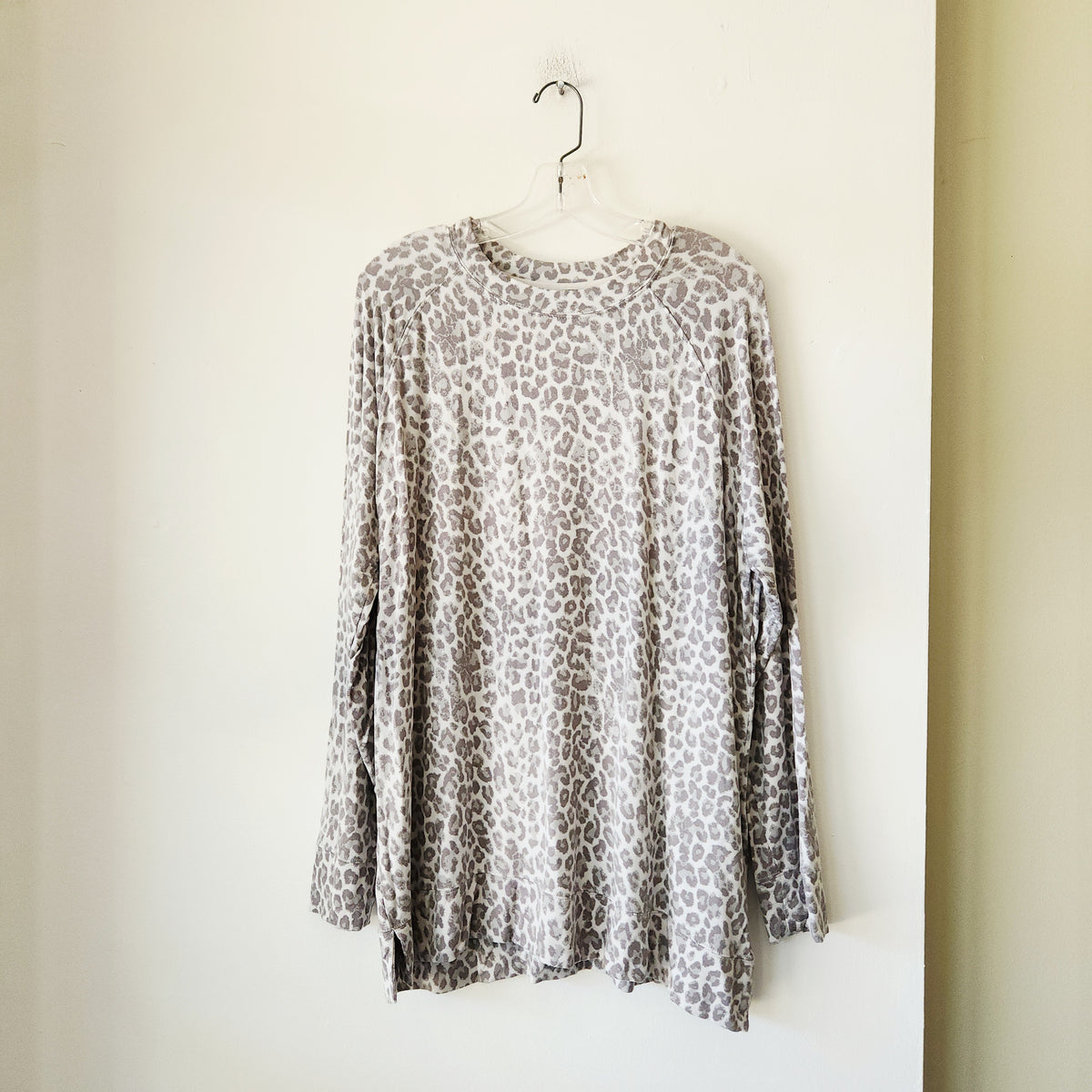 Tahari Leopard Super Soft Lightweight Sweatshirt - XL