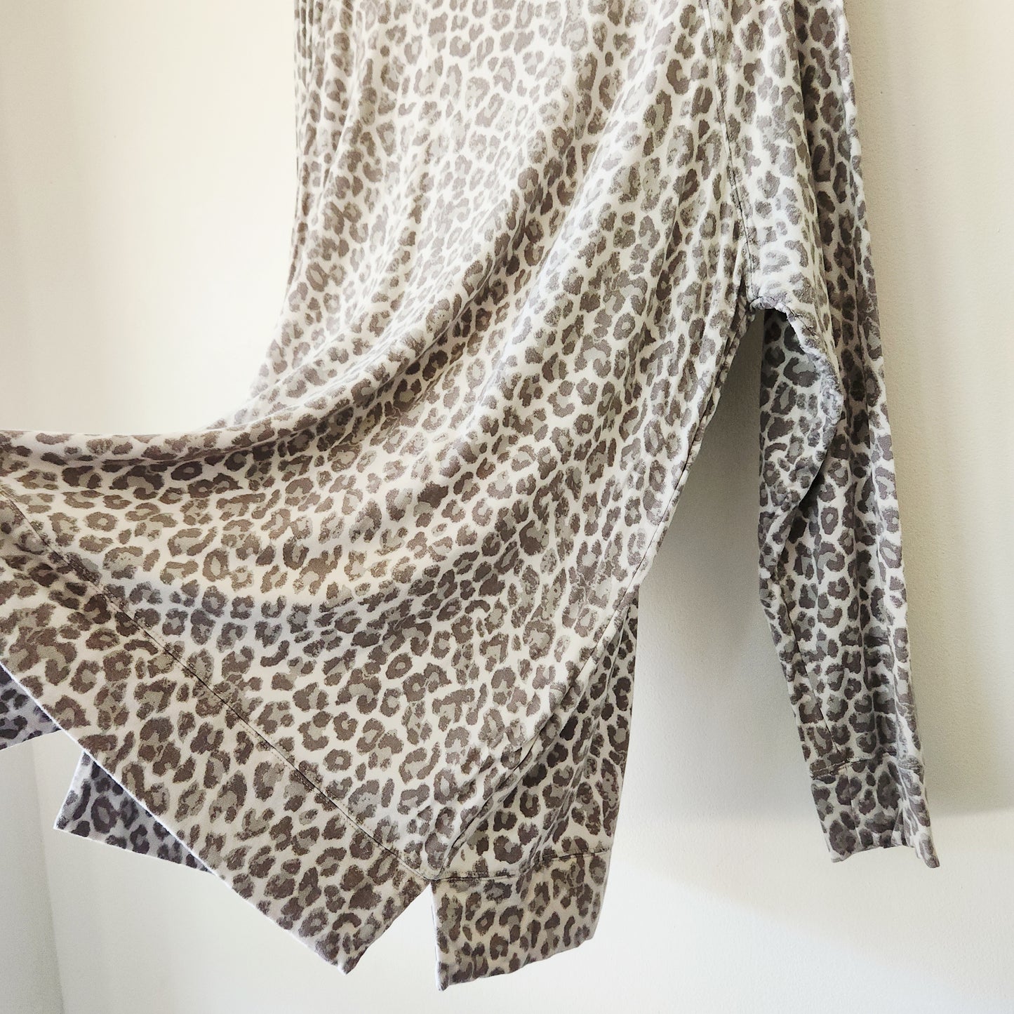Tahari Leopard Super Soft Lightweight Sweatshirt - XL