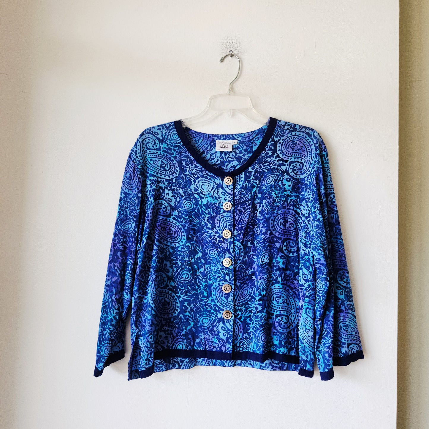 Vineyard Vines Slight Crop Fit Top with Buttons - M