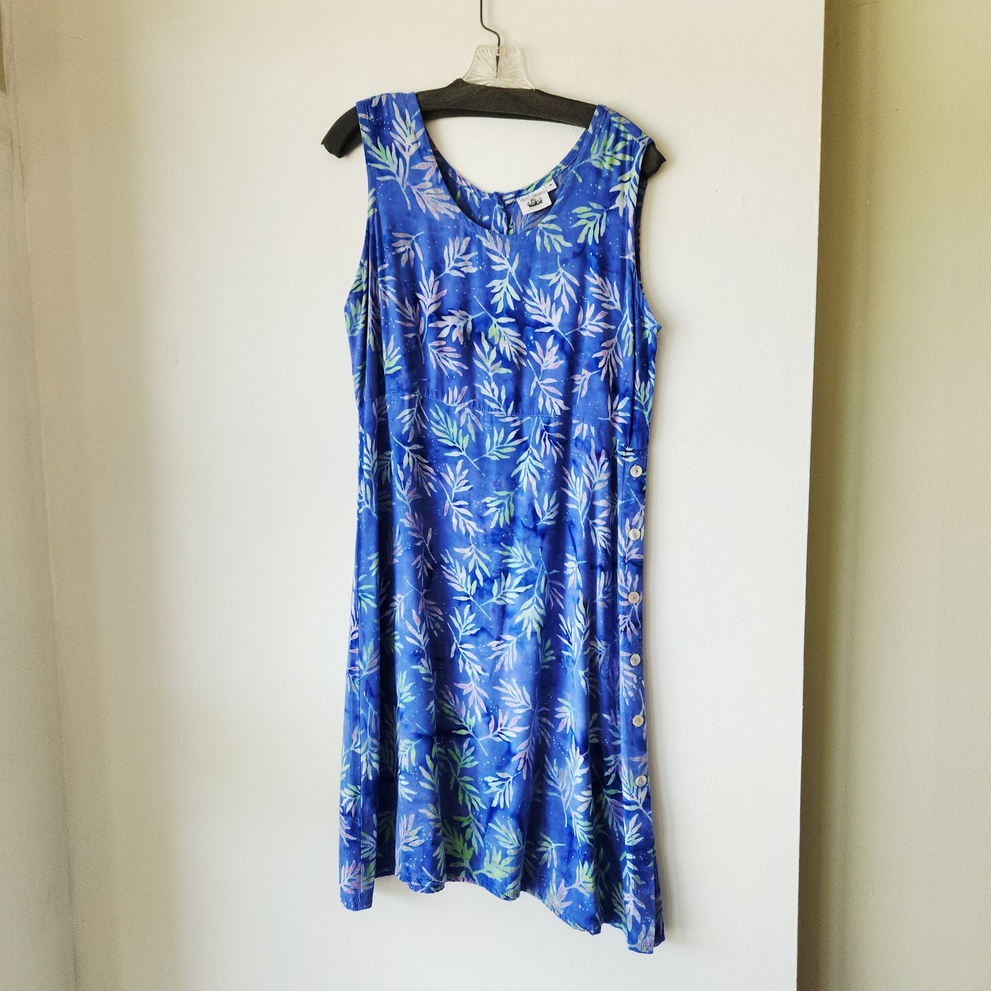 Very Vineyard Sleeveless Dress with Button Details - M
