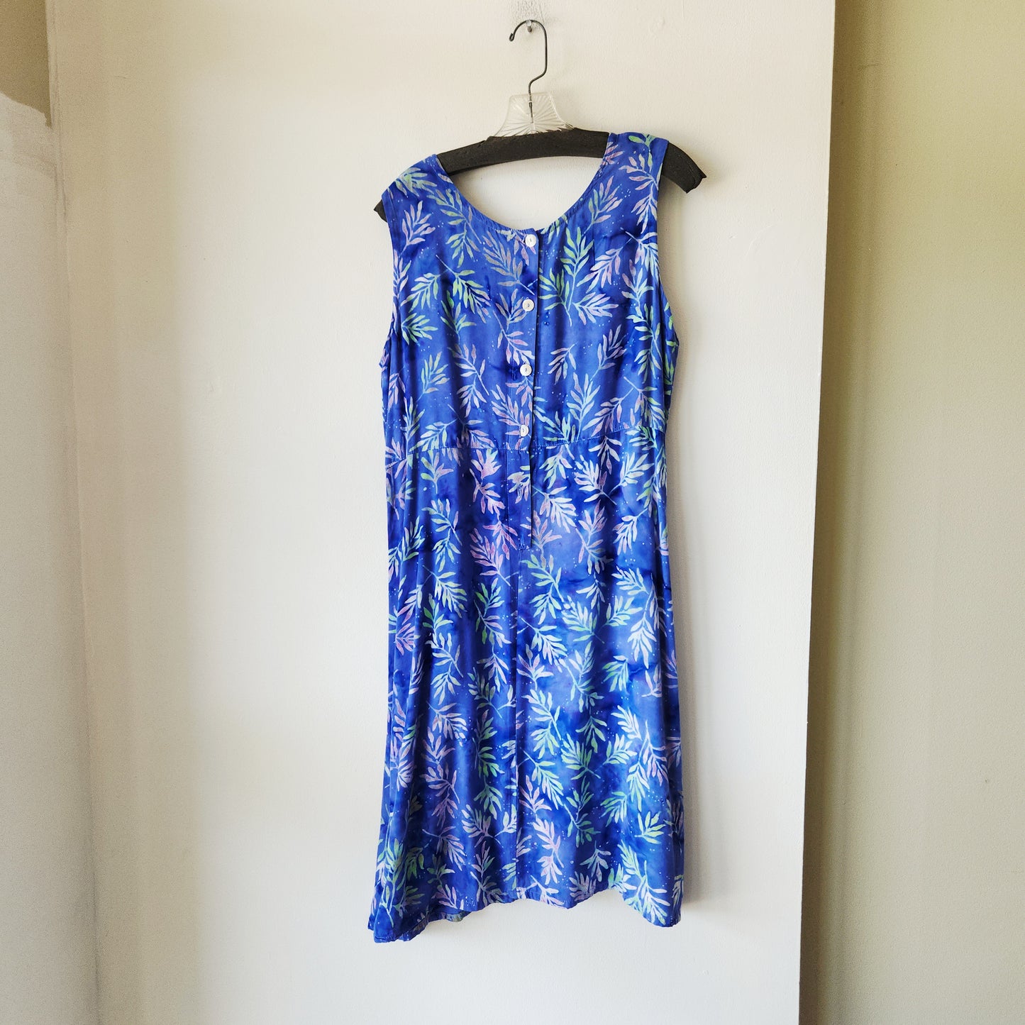 Very Vineyard Sleeveless Dress with Button Details - M