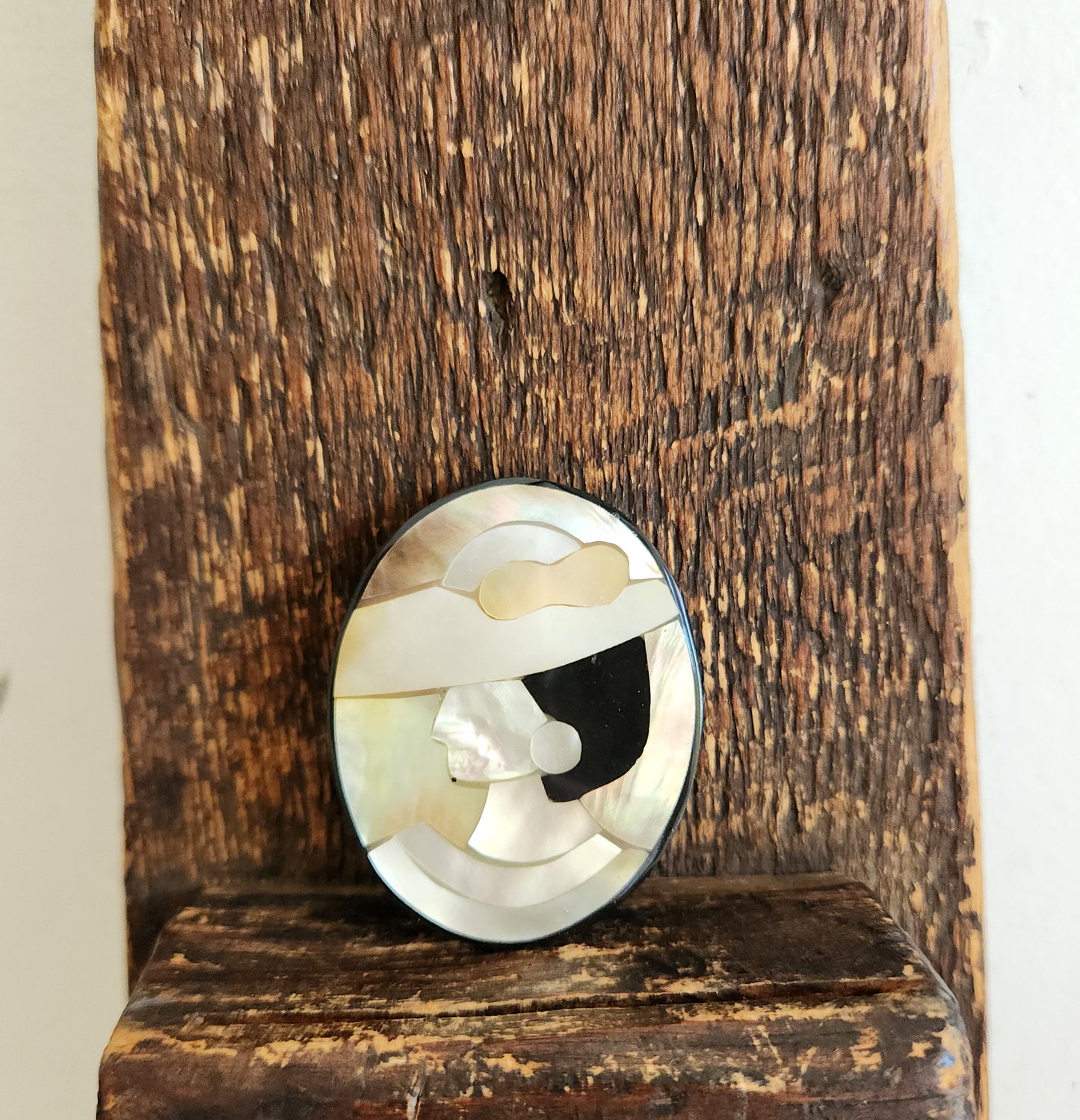 Inlay Cameo Oval Pin