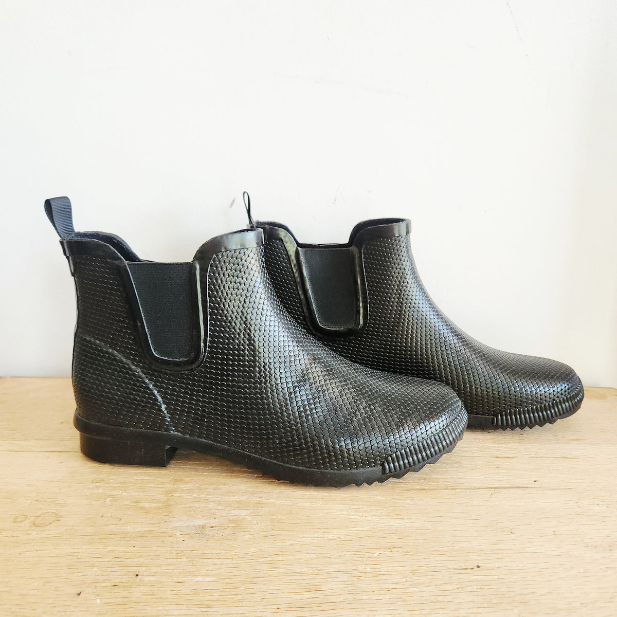Cougar Ankle Rain Boots - size 8