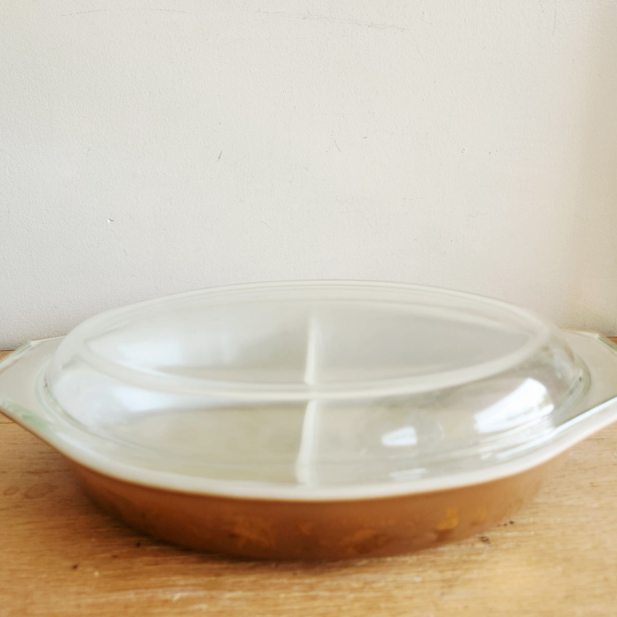 Vintage PYREX Early American Eagle Brown/ Gold 1.5 QT DIsh with Glass Lid