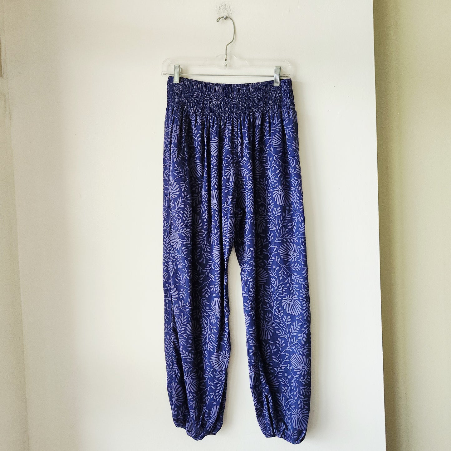 Lotus & Luna Pull On Pants with Smocked Waistband - M Petite