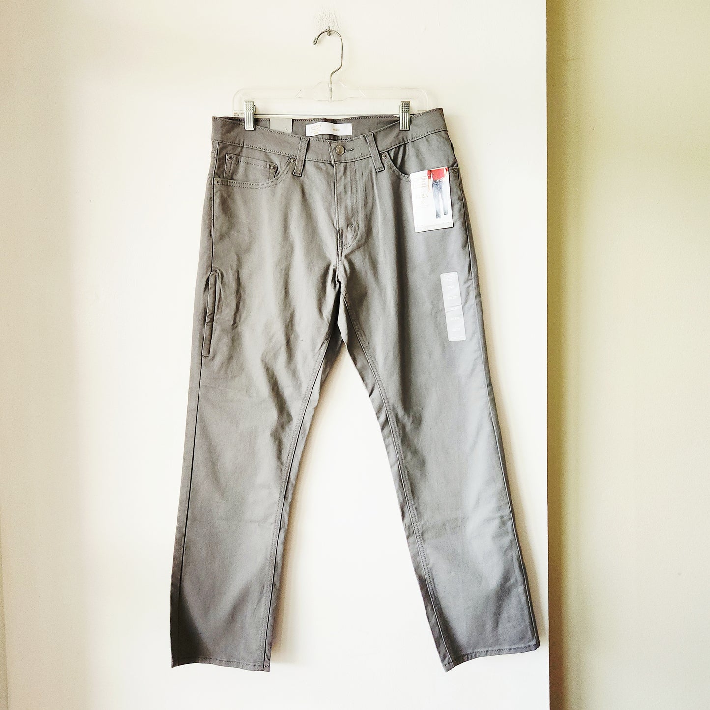 Levi's Flex Athletic Fit Gray Pants - size 32 x 30 - New