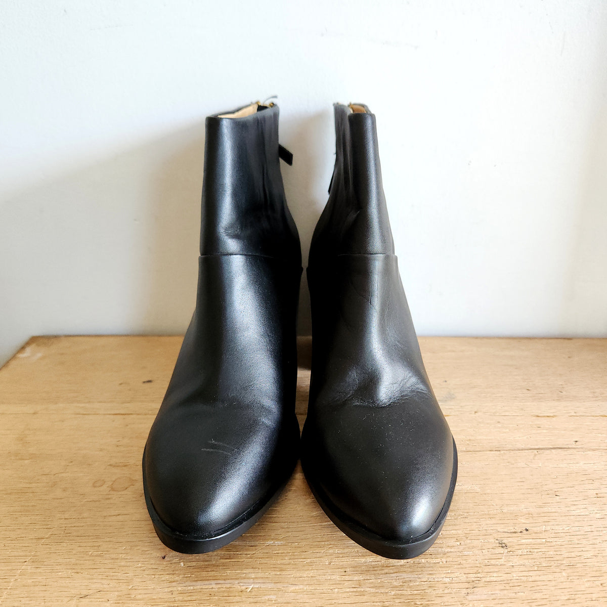 Nisolo Black Leather Heeled Ankle Boots - size 11