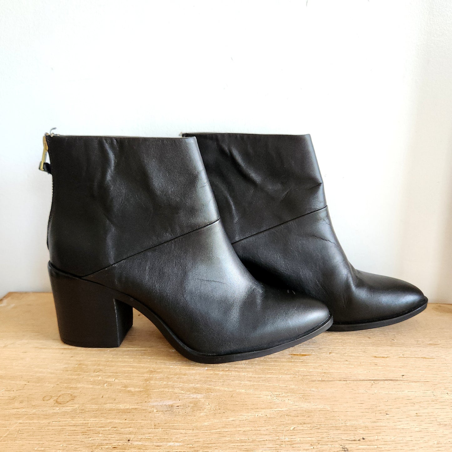 Nisolo Black Leather Heeled Ankle Boots - size 11