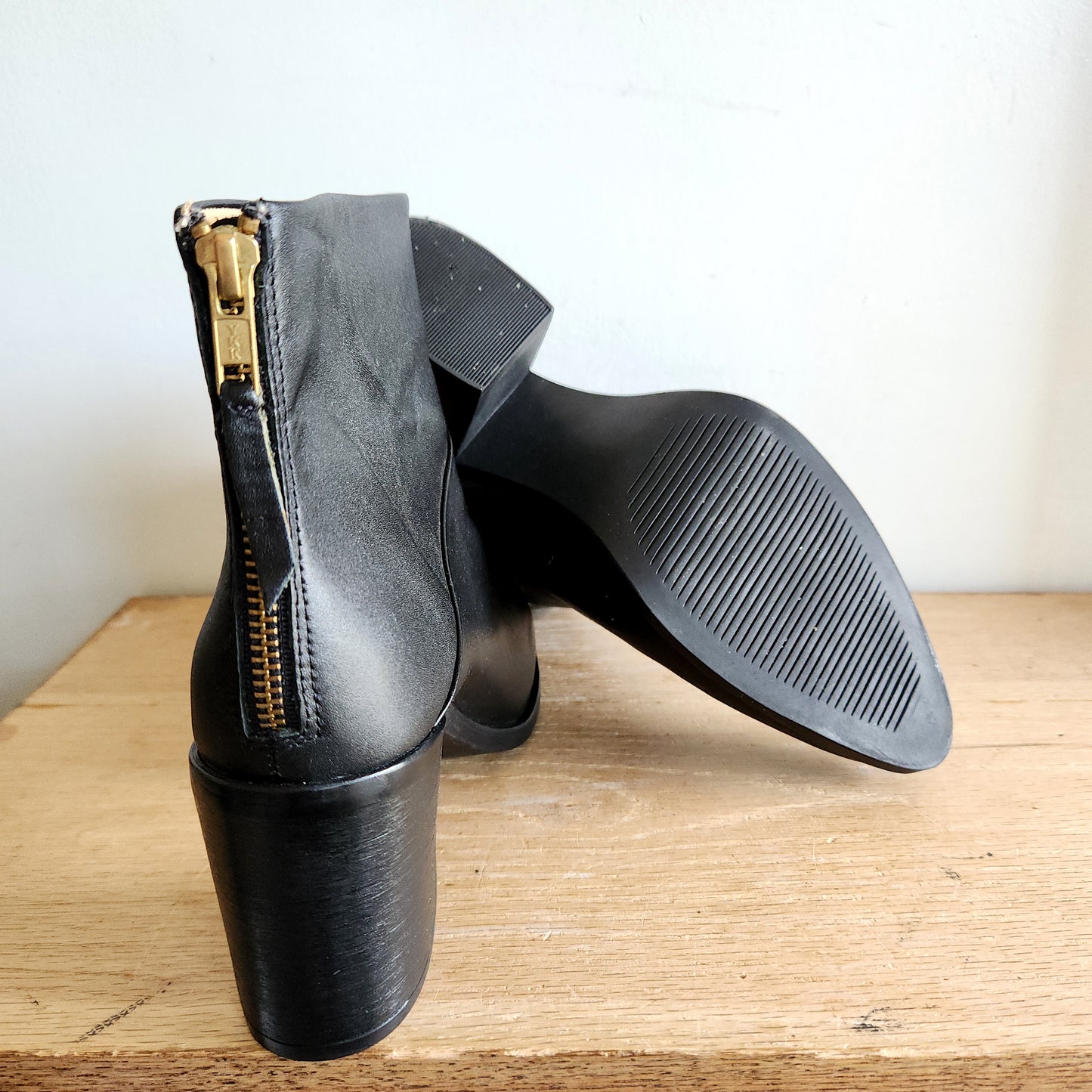 Nisolo Black Leather Heeled Ankle Boots - size 11