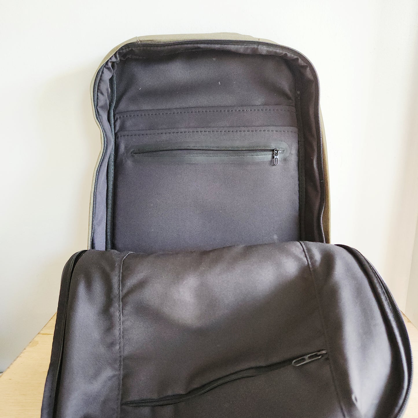 oda Design Hop Olive Green Backpack