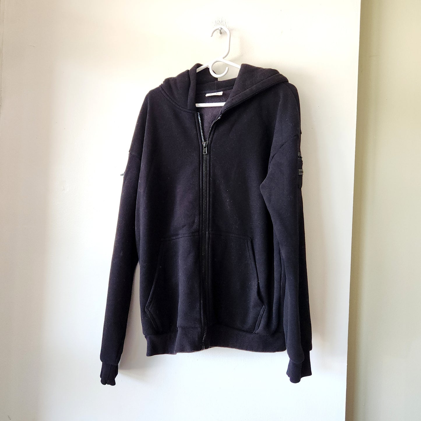 Comfrt Black Zip Up Hoodie - L