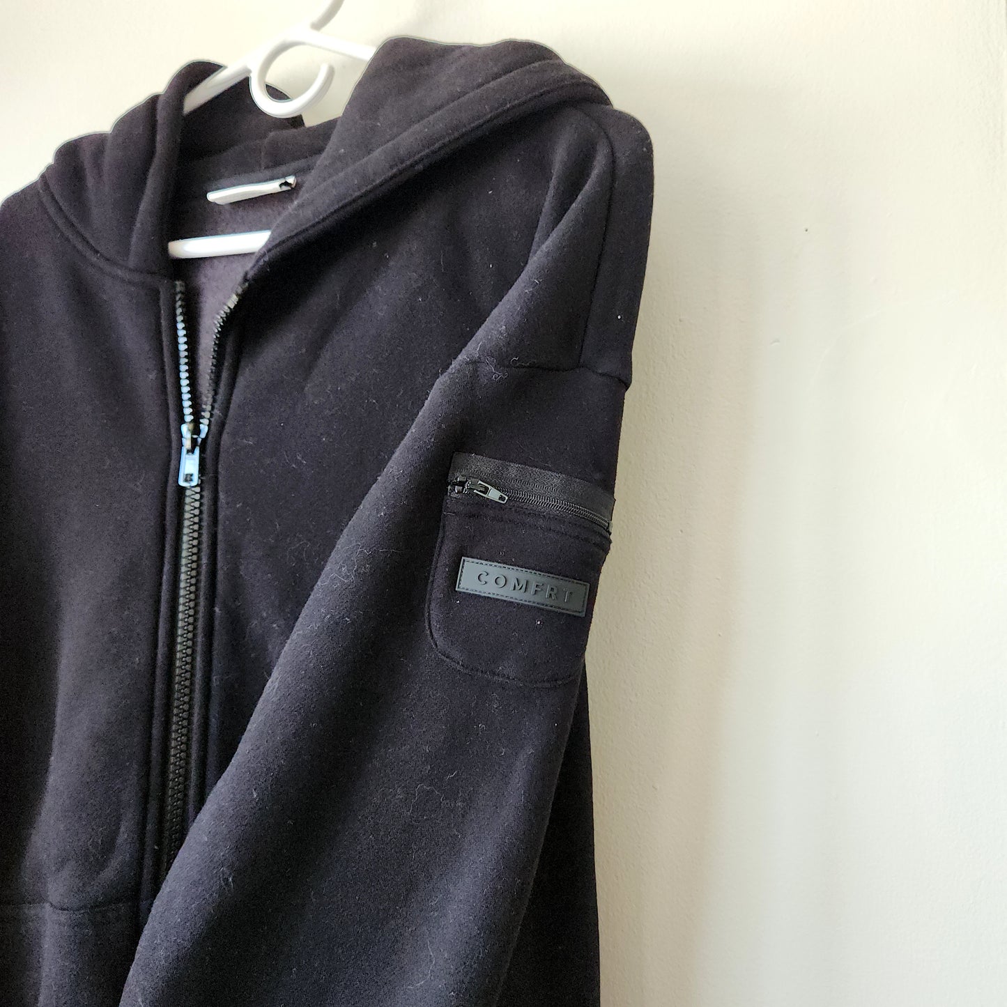Comfrt Black Zip Up Hoodie - L