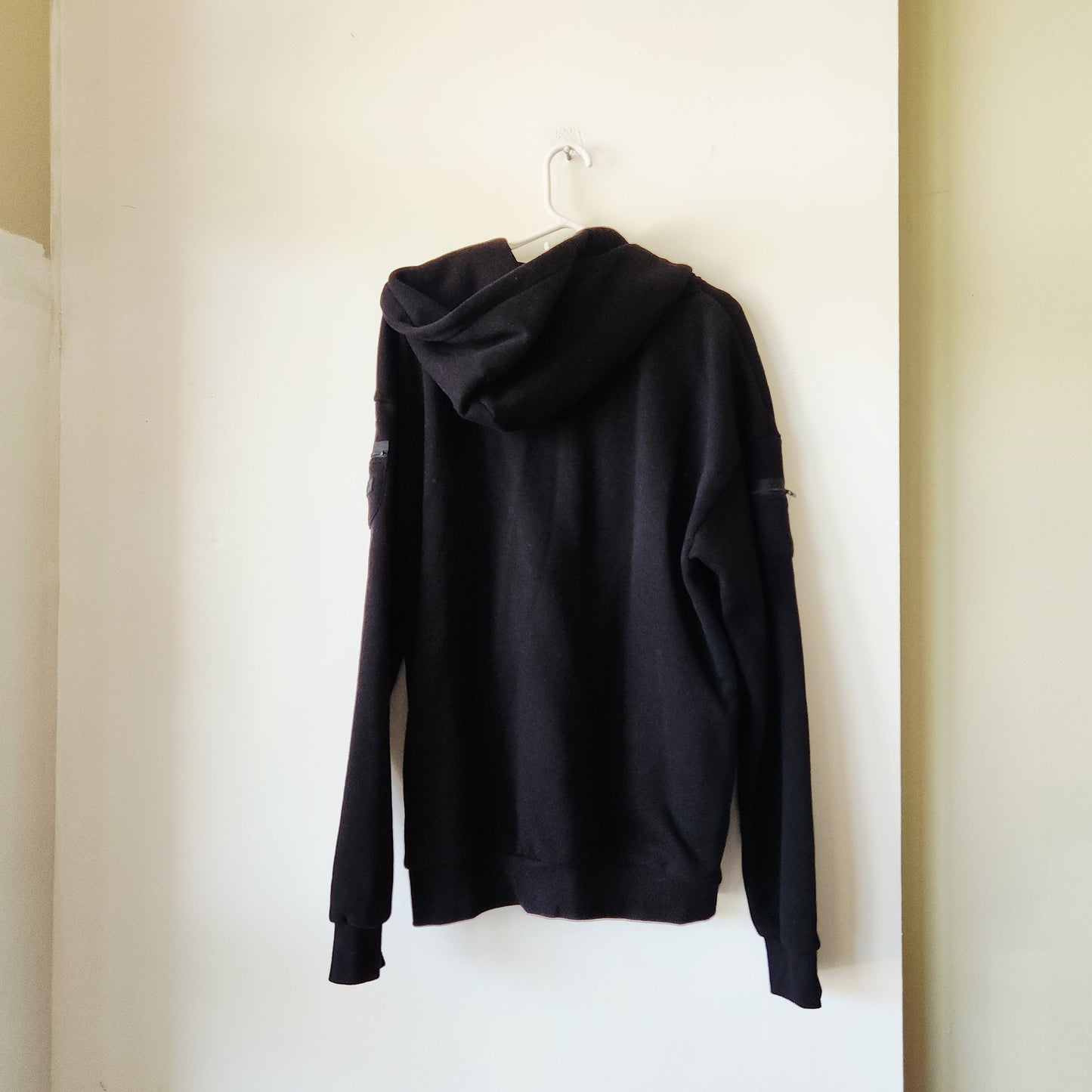 Comfrt Black Zip Up Hoodie - L