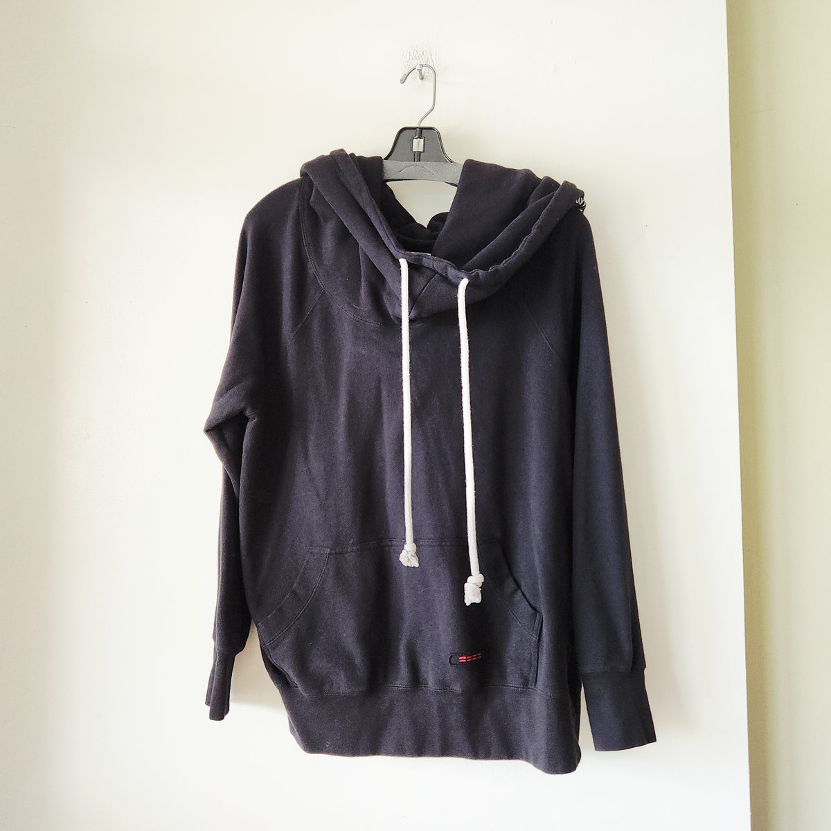 Peace Love World 'I Am Strength' Hoodie - XS