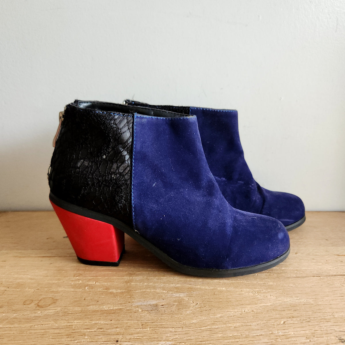 Cri Di Couer Vegan Leather Ankle Boots - size 6