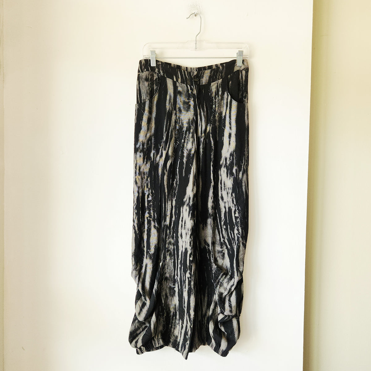 Bella Blue Abstract Pattern Pants with Pleat Detail - S/M