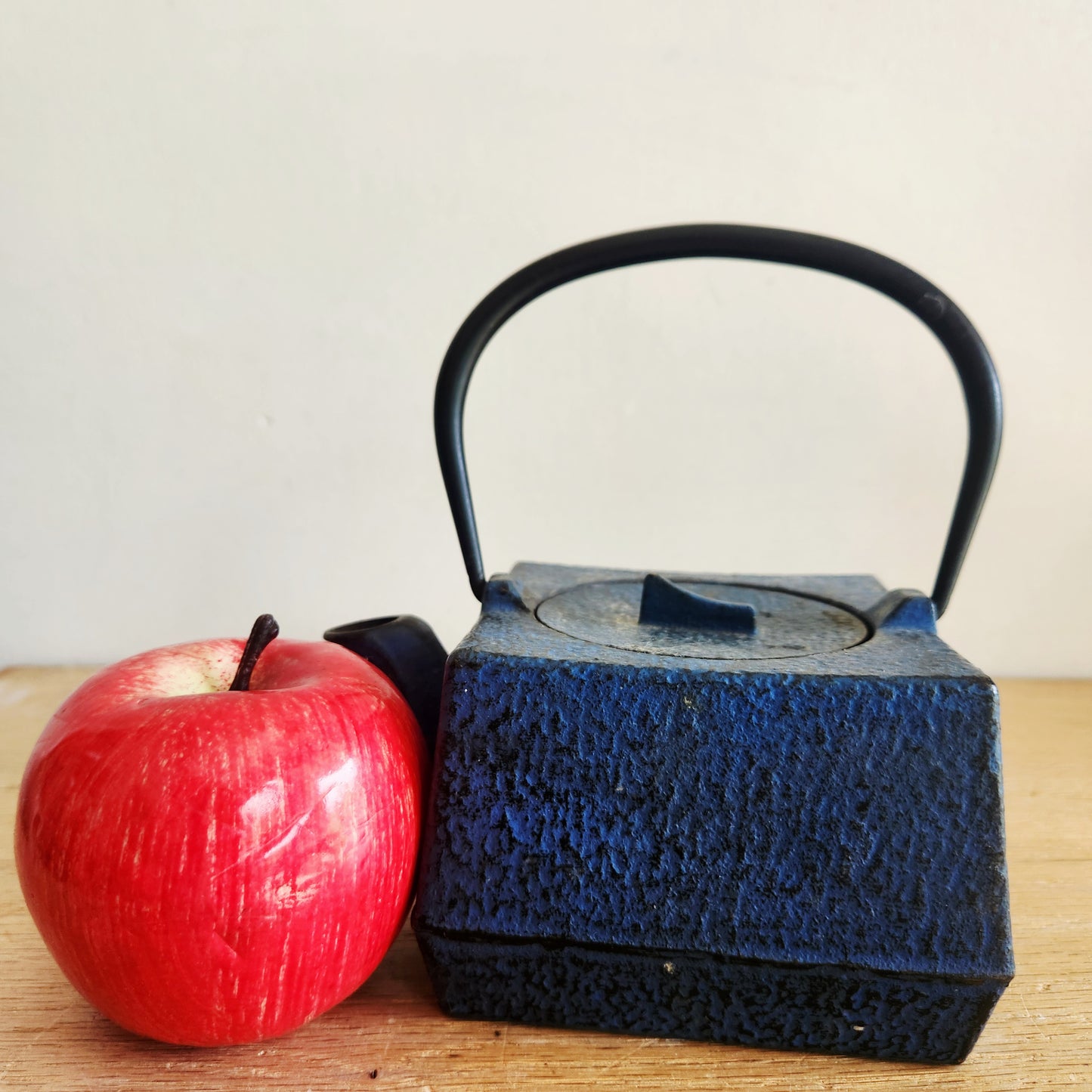 Tetsubin Teapot Textured Dark Blue Cast Iron Teapot