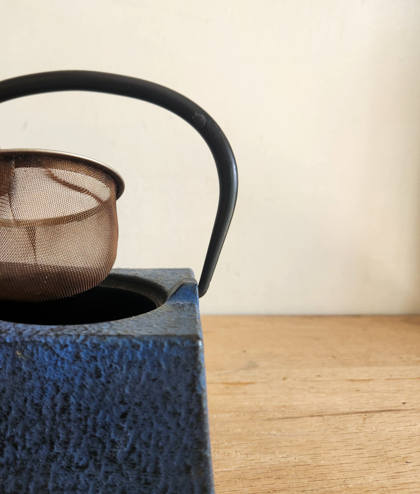 Tetsubin Teapot Textured Dark Blue Cast Iron Teapot