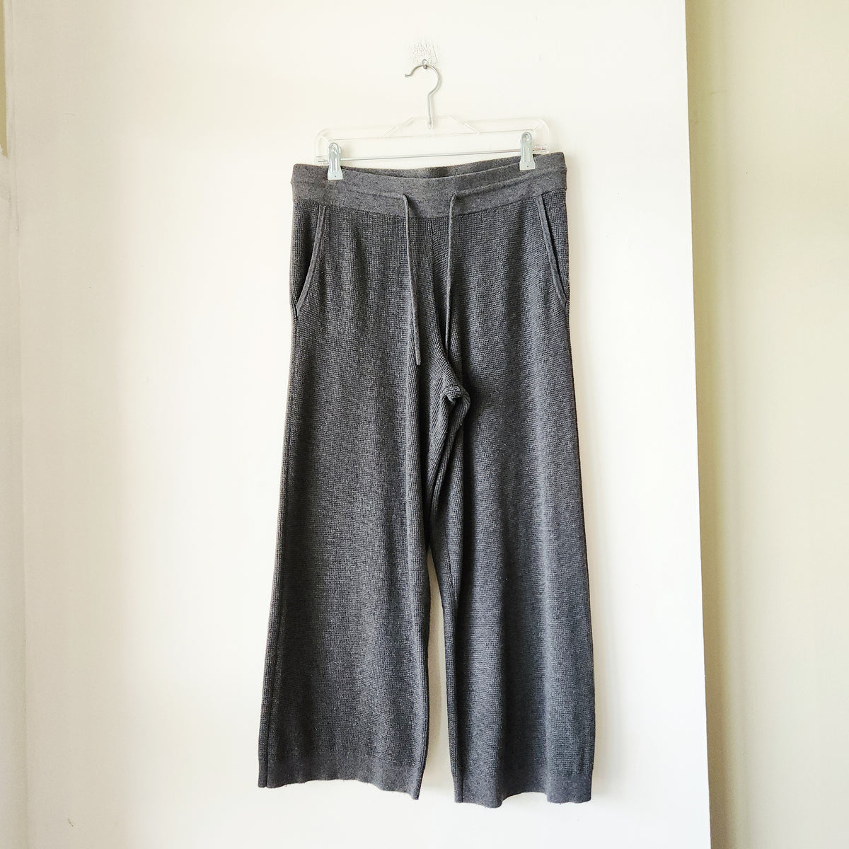 Very Vineyard Gray Waffle Drawstring Pants - S
