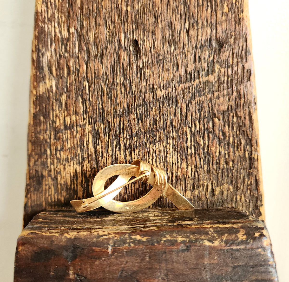 14K Gold Knot Pin