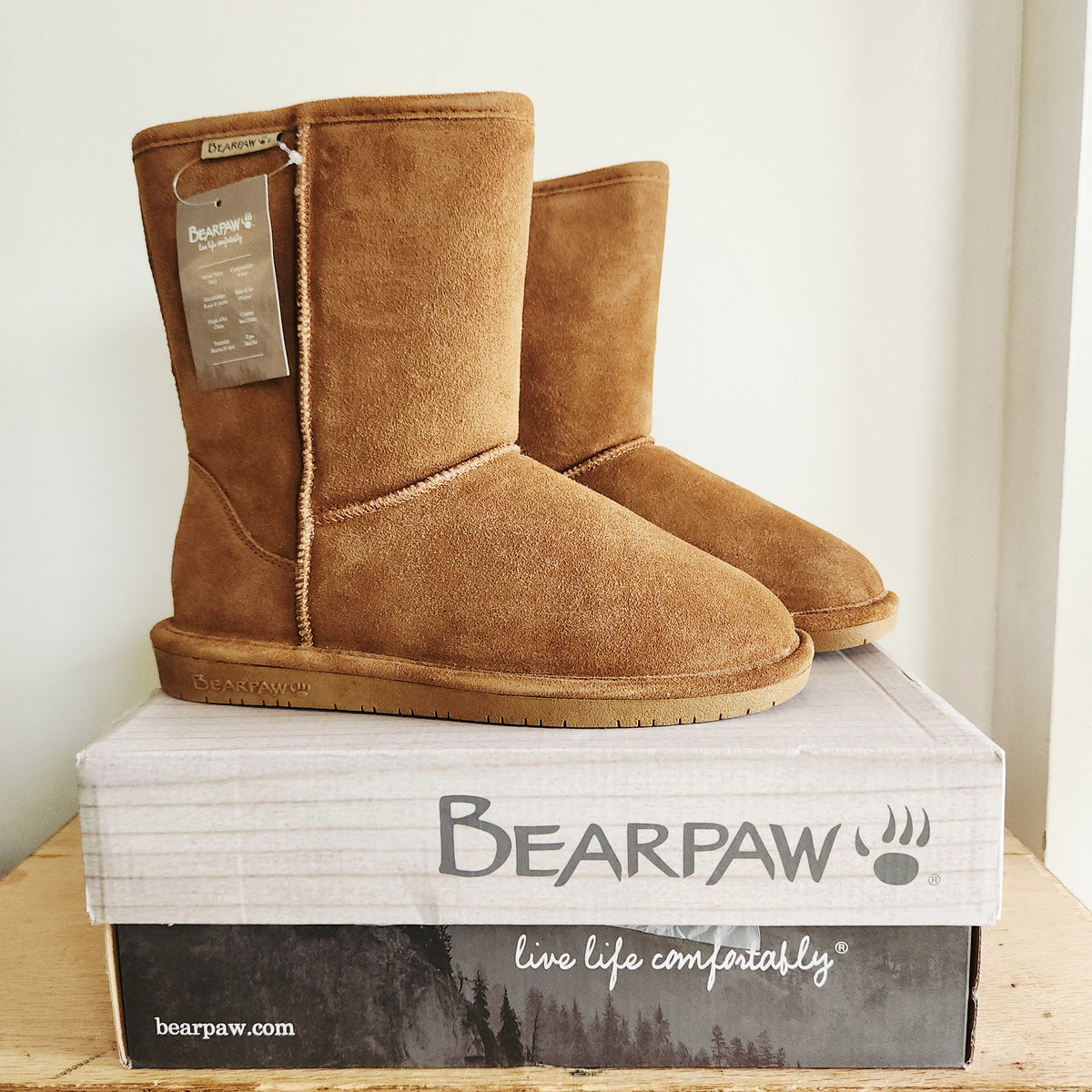 Bearpaw Emma Short Boots - size 9 - New