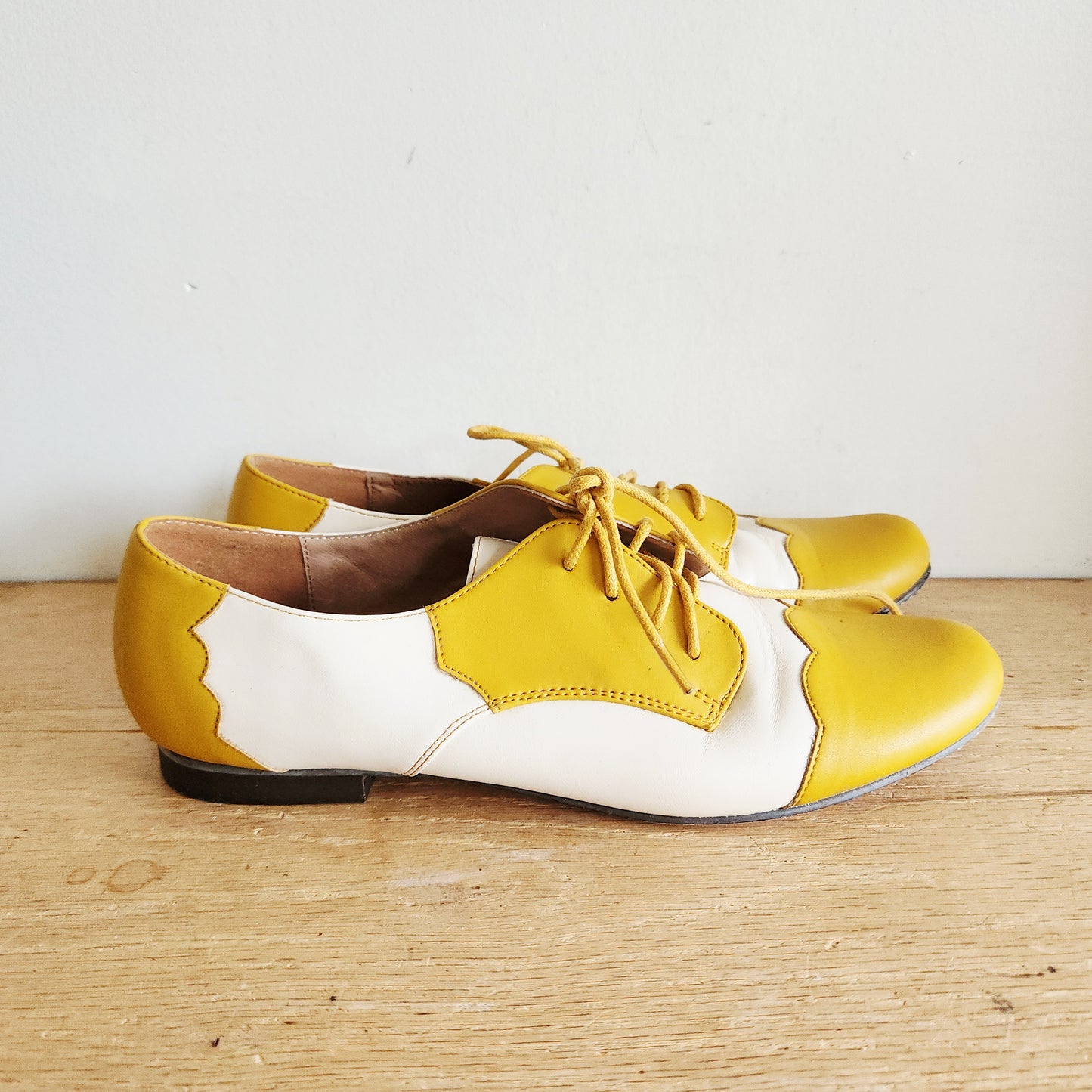 Chelsea Crew Two Tone Lace Up Flats - size 39