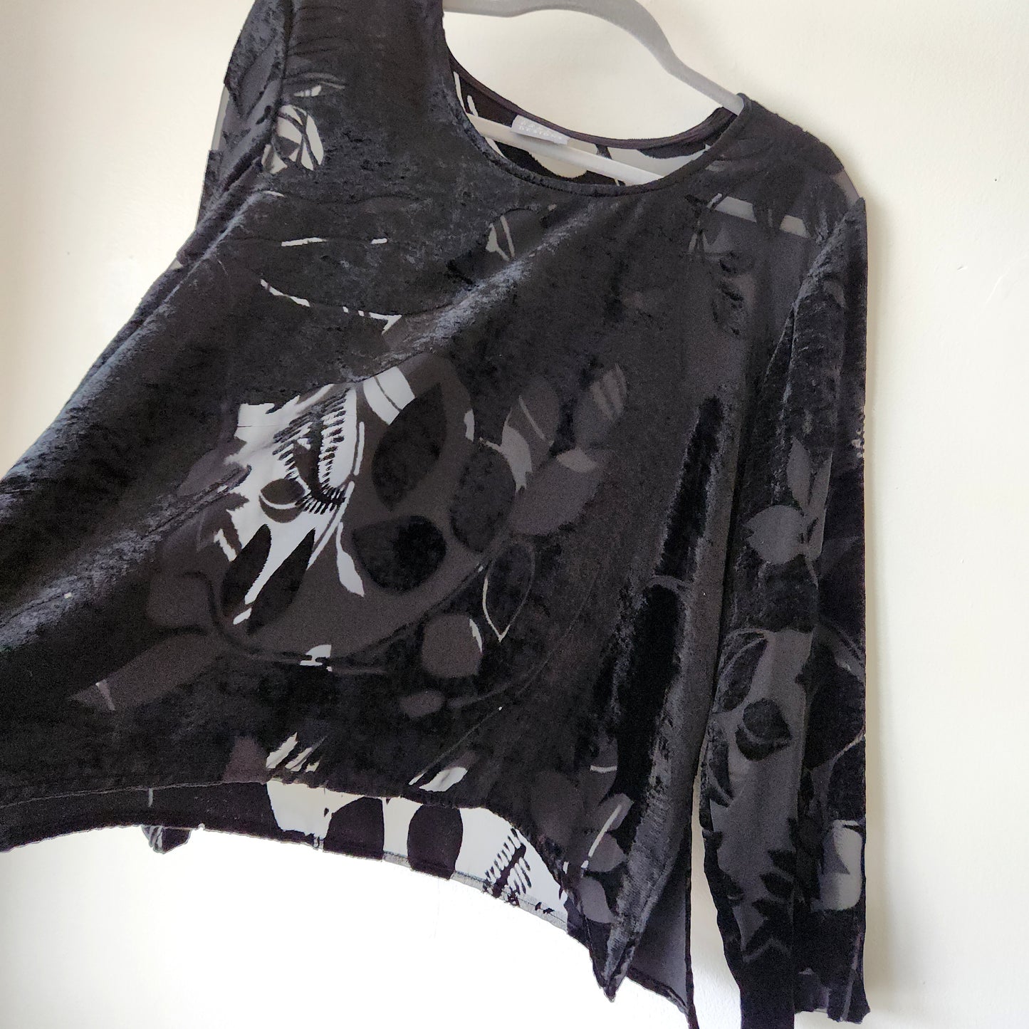 Rabbit Rabbit Designs Black Velvet Burnout Handkerchief Hem Top - size 12