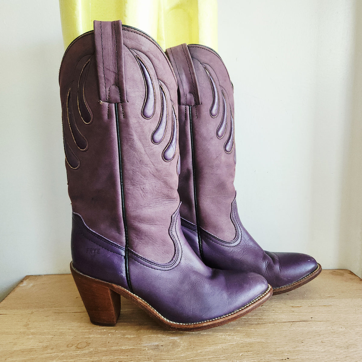 Vintage Frye Cowgirl Boots - size 8B