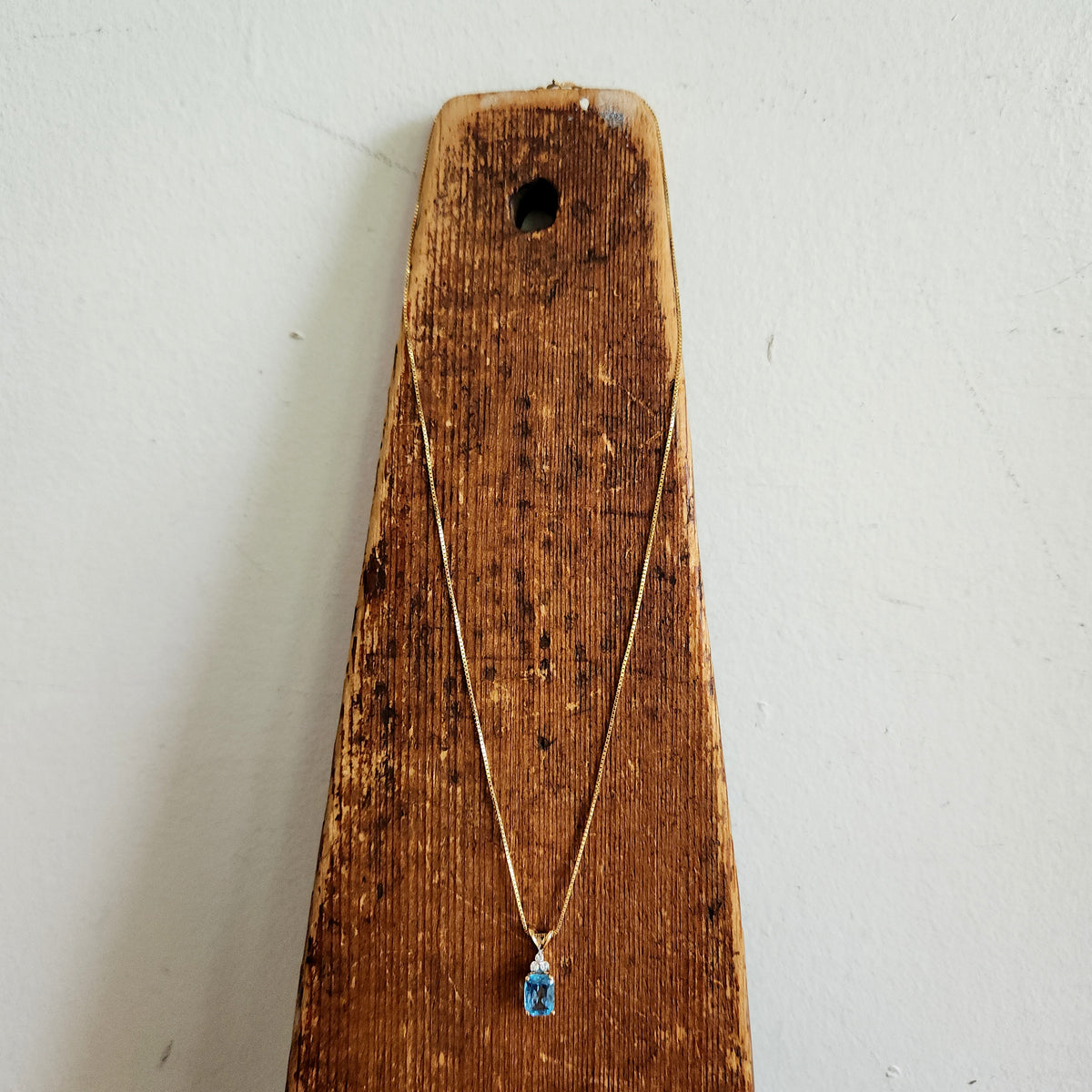 14K/585 Chain with 10K Cubic Zirconia Pendant