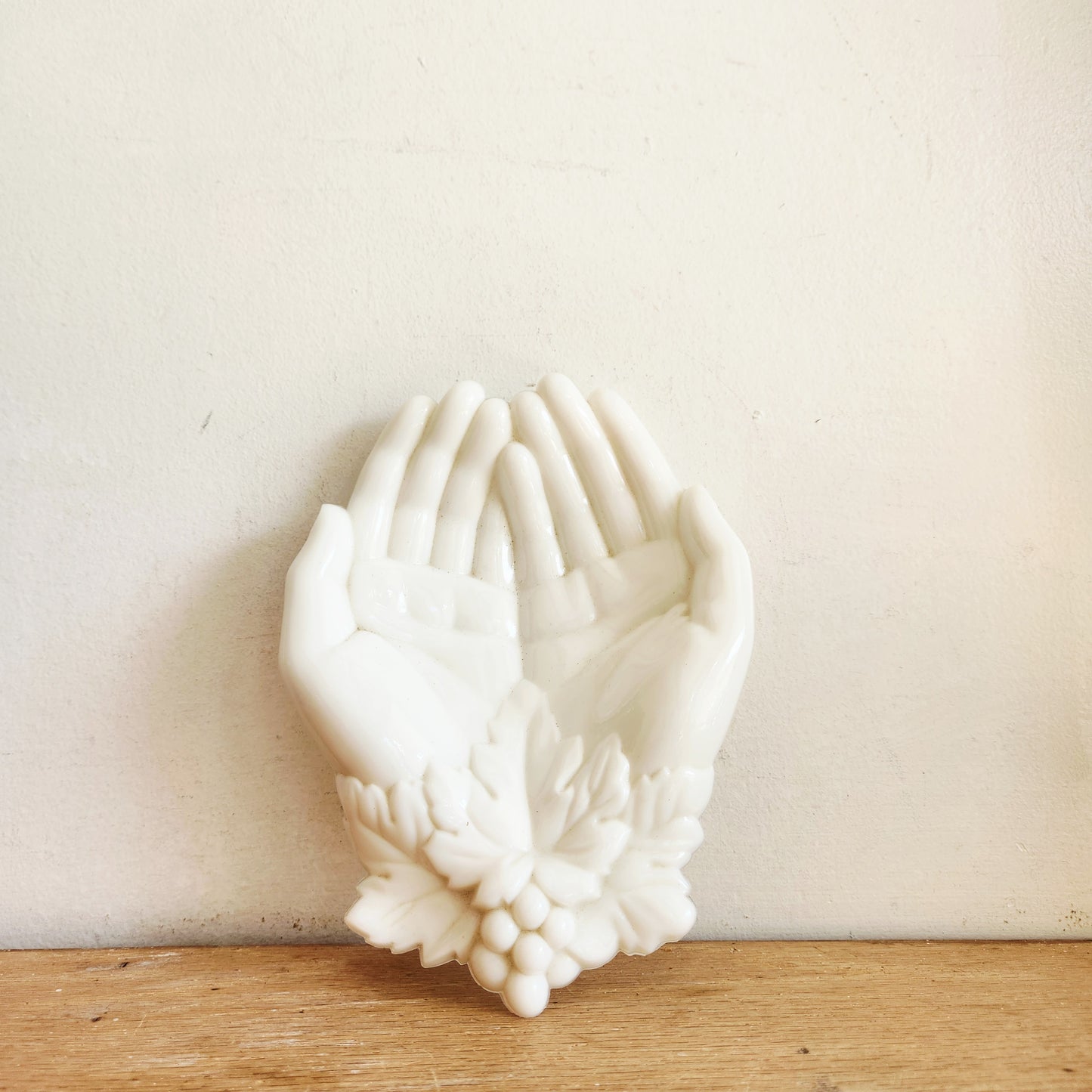 Vintage Westmoreland Milk Glass Hands Soap Dish Trinket Dish