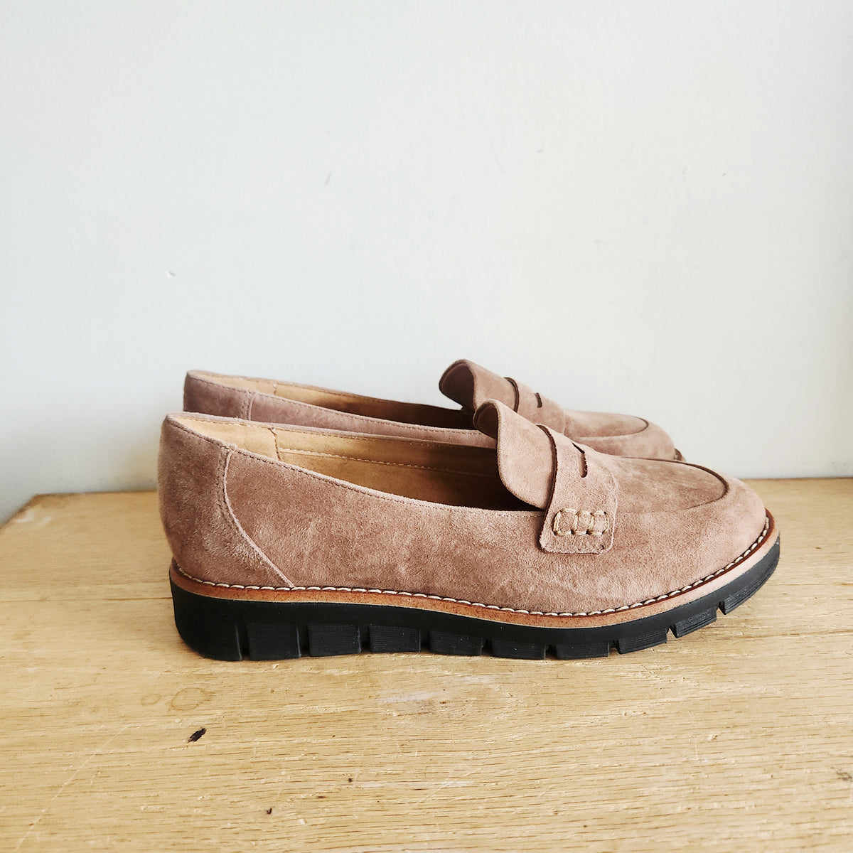 Easy Spirit Suede Loafers - size 6W