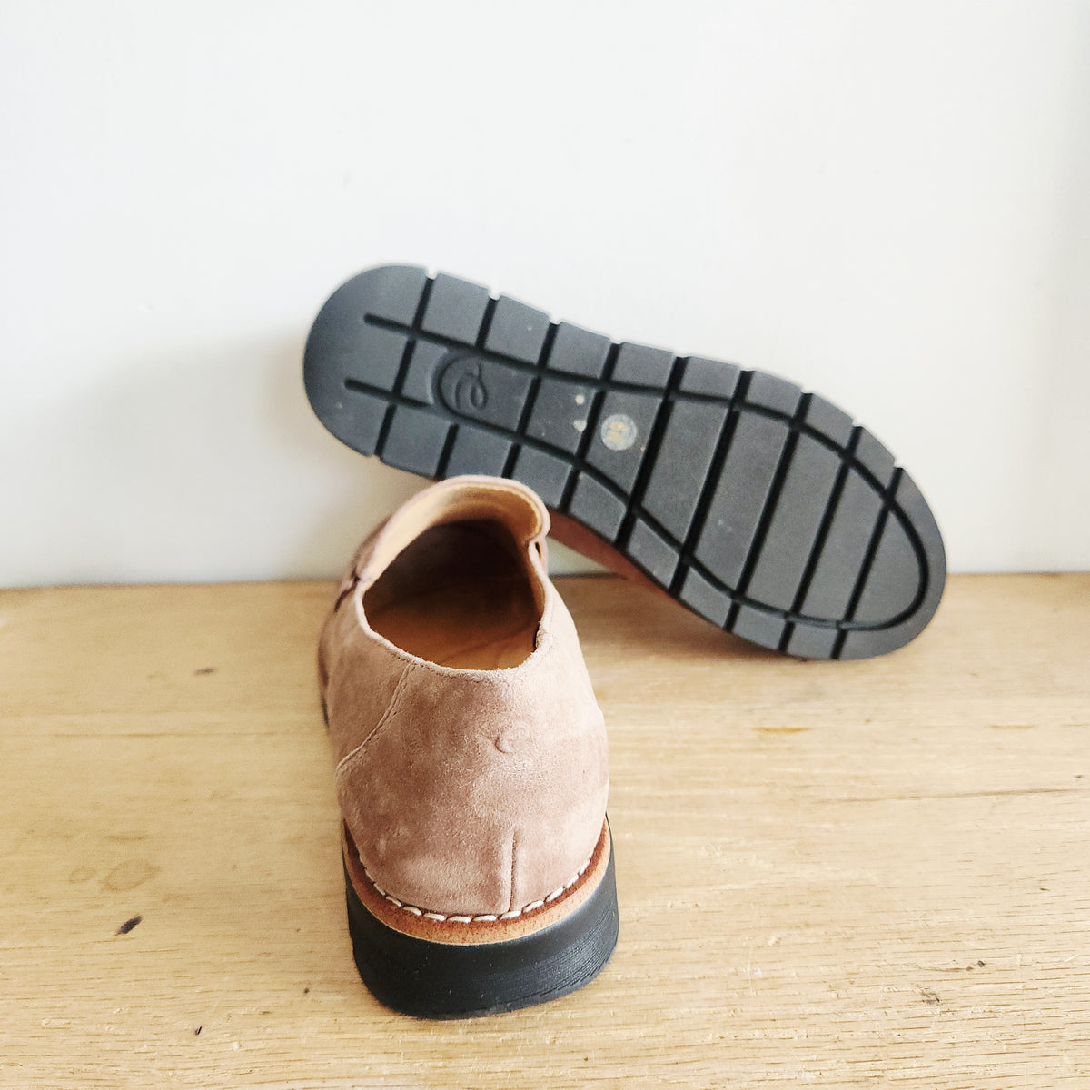 Easy Spirit Suede Loafers - size 6W