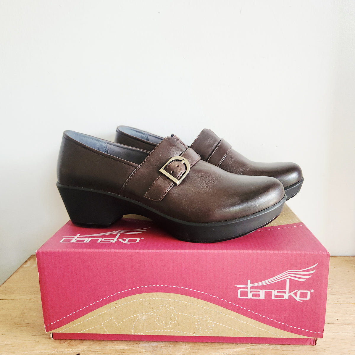 Dansko Chocolate Brown Buckle Clogs - size 38 - Like New