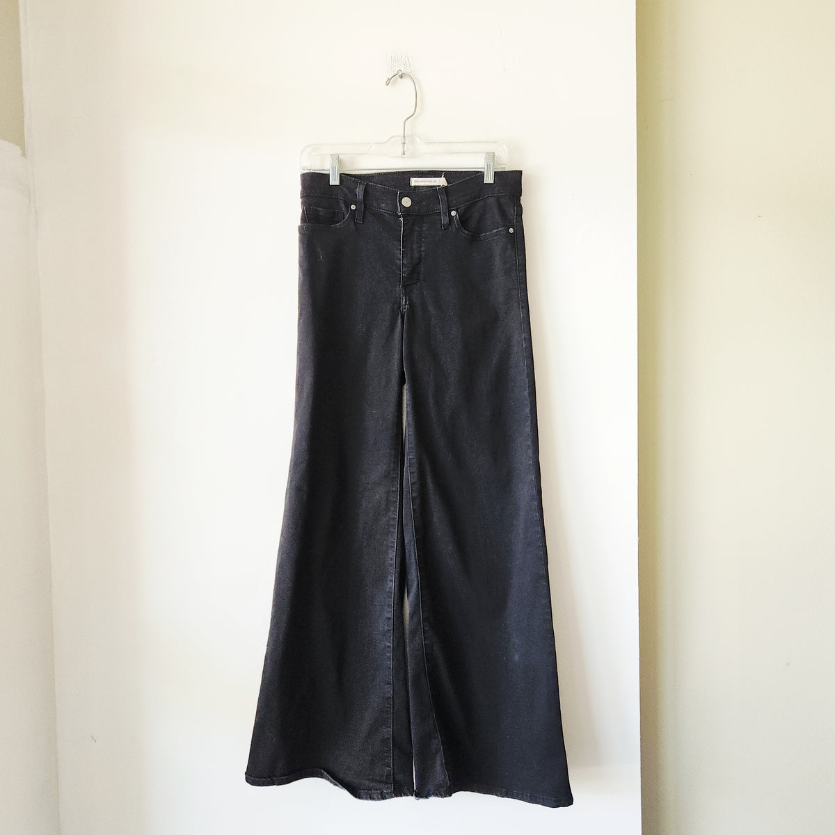 Levi's 318 Wide Leg Shaping Jeans - size 28