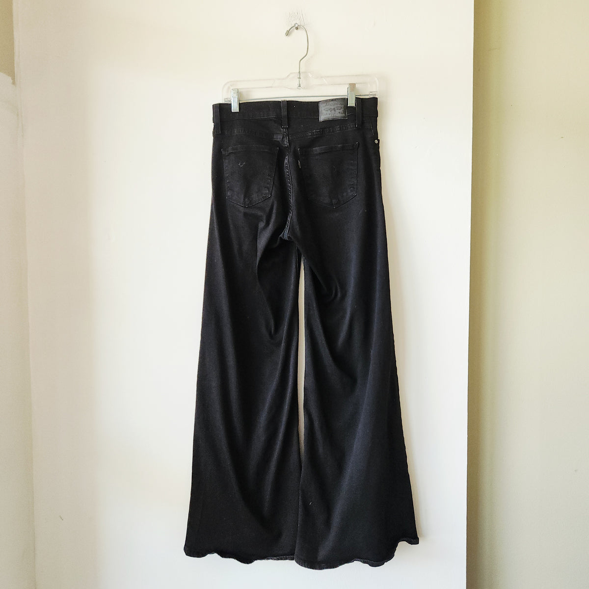 Levi's 318 Wide Leg Shaping Jeans - size 28