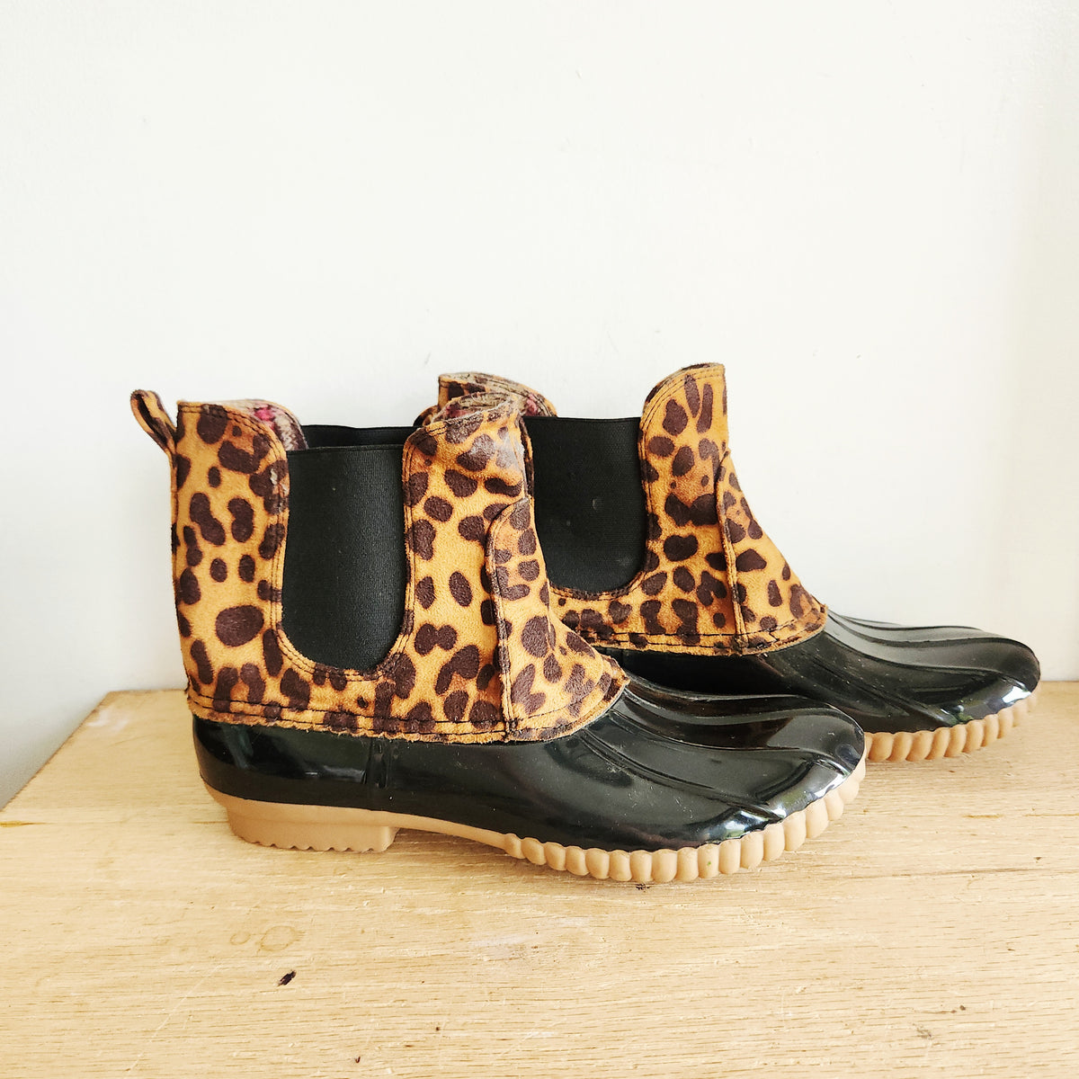Yoki Leopard Duck Boots - size 9