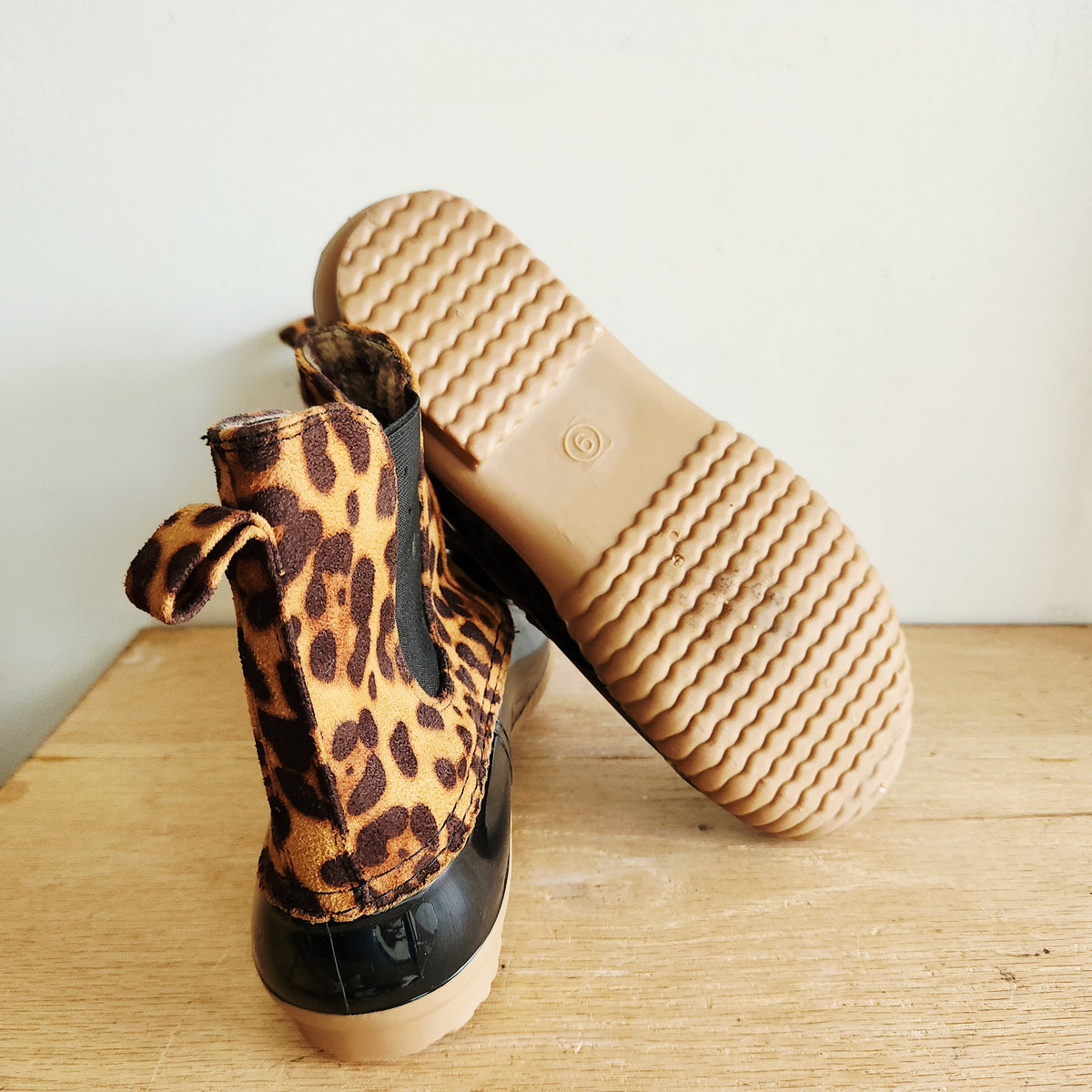 Yoki Leopard Duck Boots - size 9
