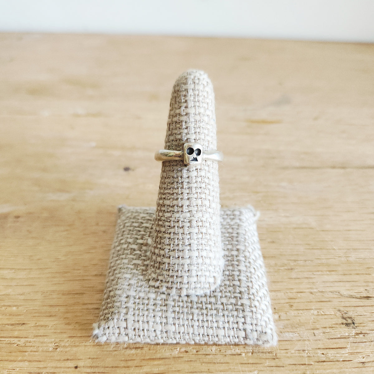 Uno de 50 Skull Ring - size 6