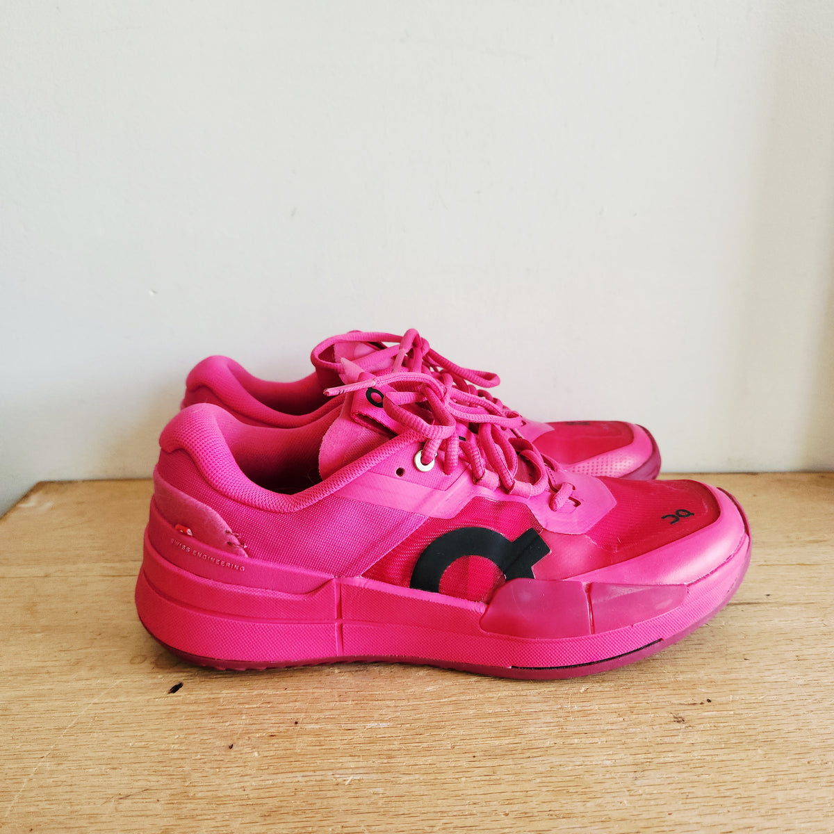 On The Roger Pro 2 Hot Pink Sneakers - size 9