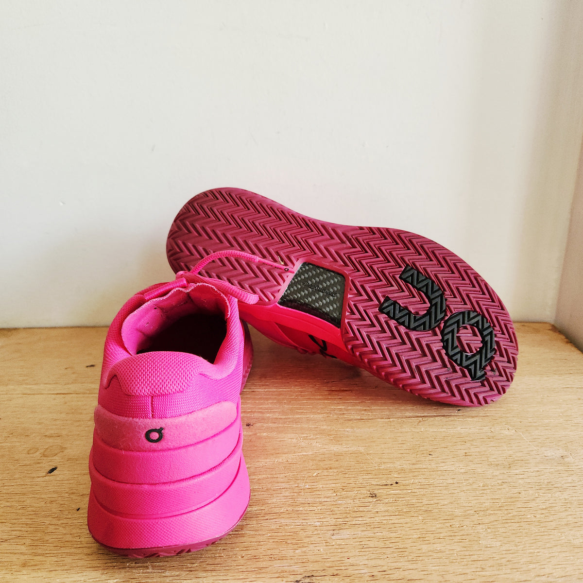 On The Roger Pro 2 Hot Pink Sneakers - size 9