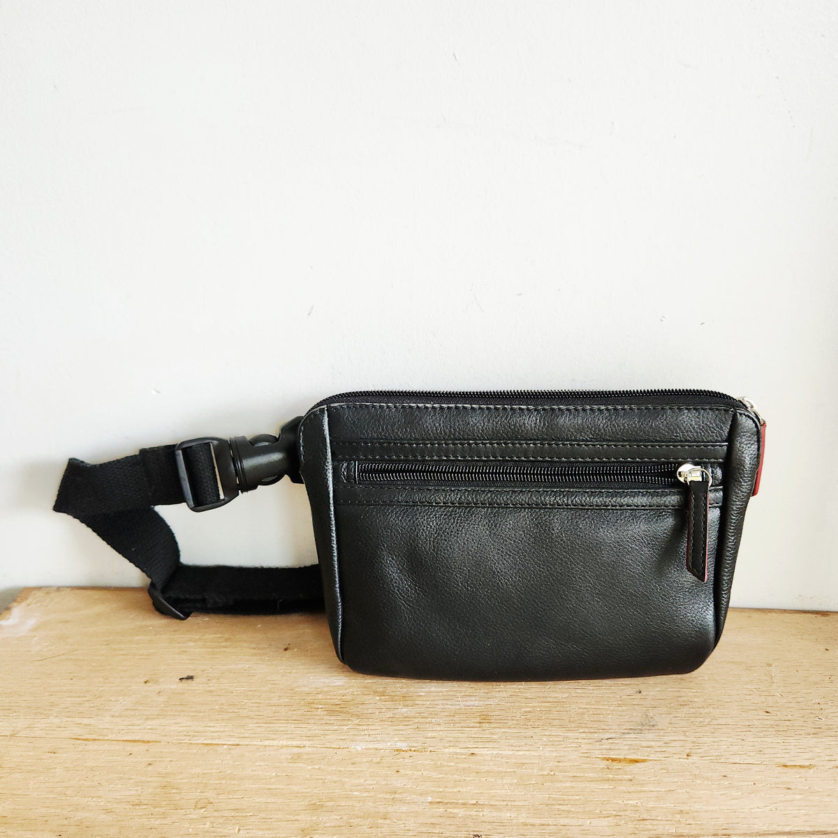 ili New York RFID Black Leather Fanny Pack